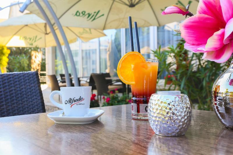 Hotel Magnolia Piest'any Exteriör bild