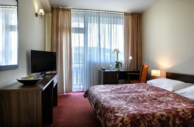 Hotel Magnolia Piest'any Exteriör bild