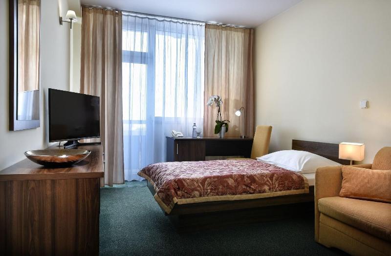 Hotel Magnolia Piest'any Exteriör bild