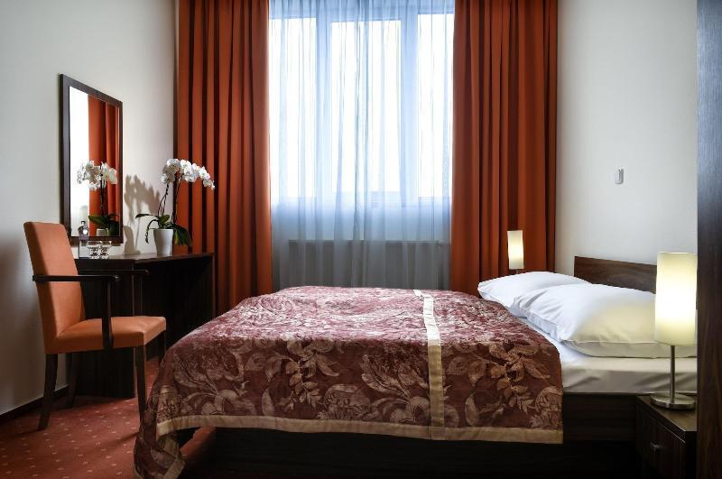 Hotel Magnolia Piest'any Exteriör bild