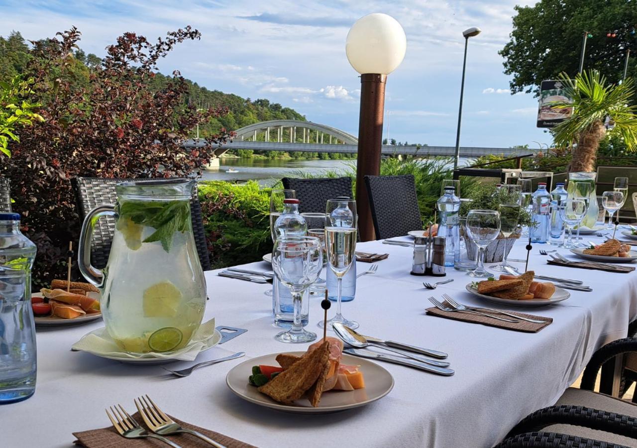 Hotel Magnolia Piest'any Exteriör bild