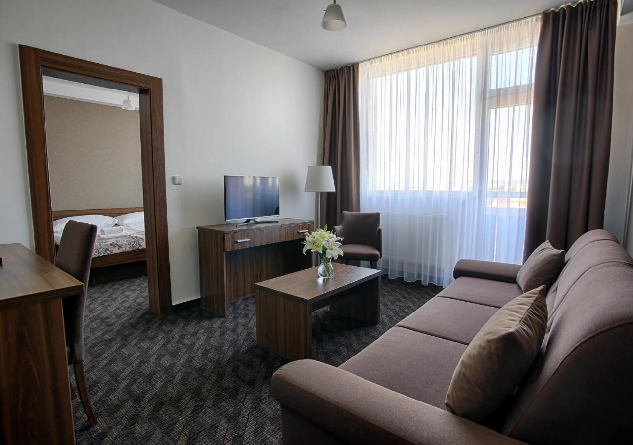Hotel Magnolia Piest'any Exteriör bild