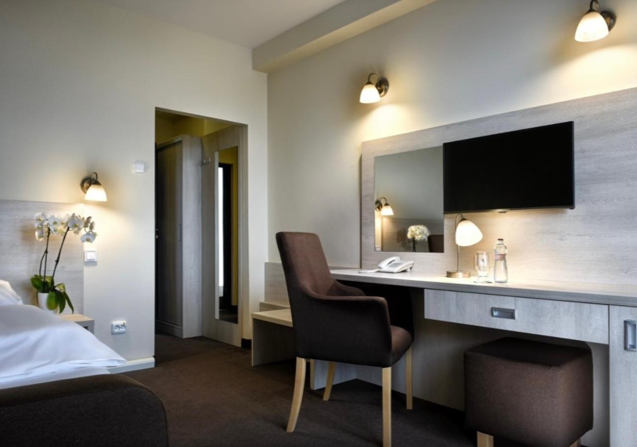 Hotel Magnolia Piest'any Exteriör bild