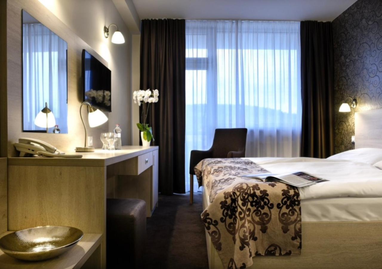 Hotel Magnolia Piest'any Exteriör bild