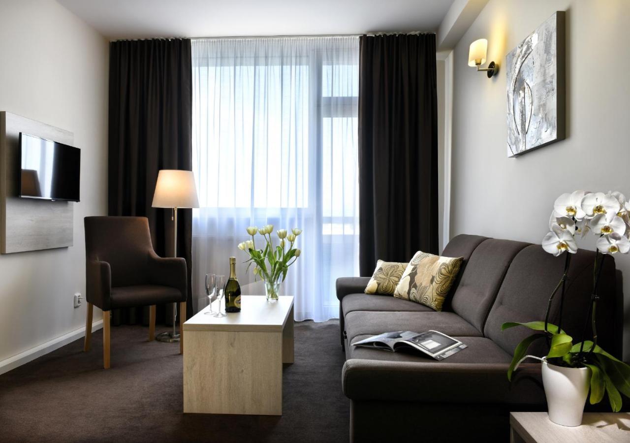 Hotel Magnolia Piest'any Exteriör bild