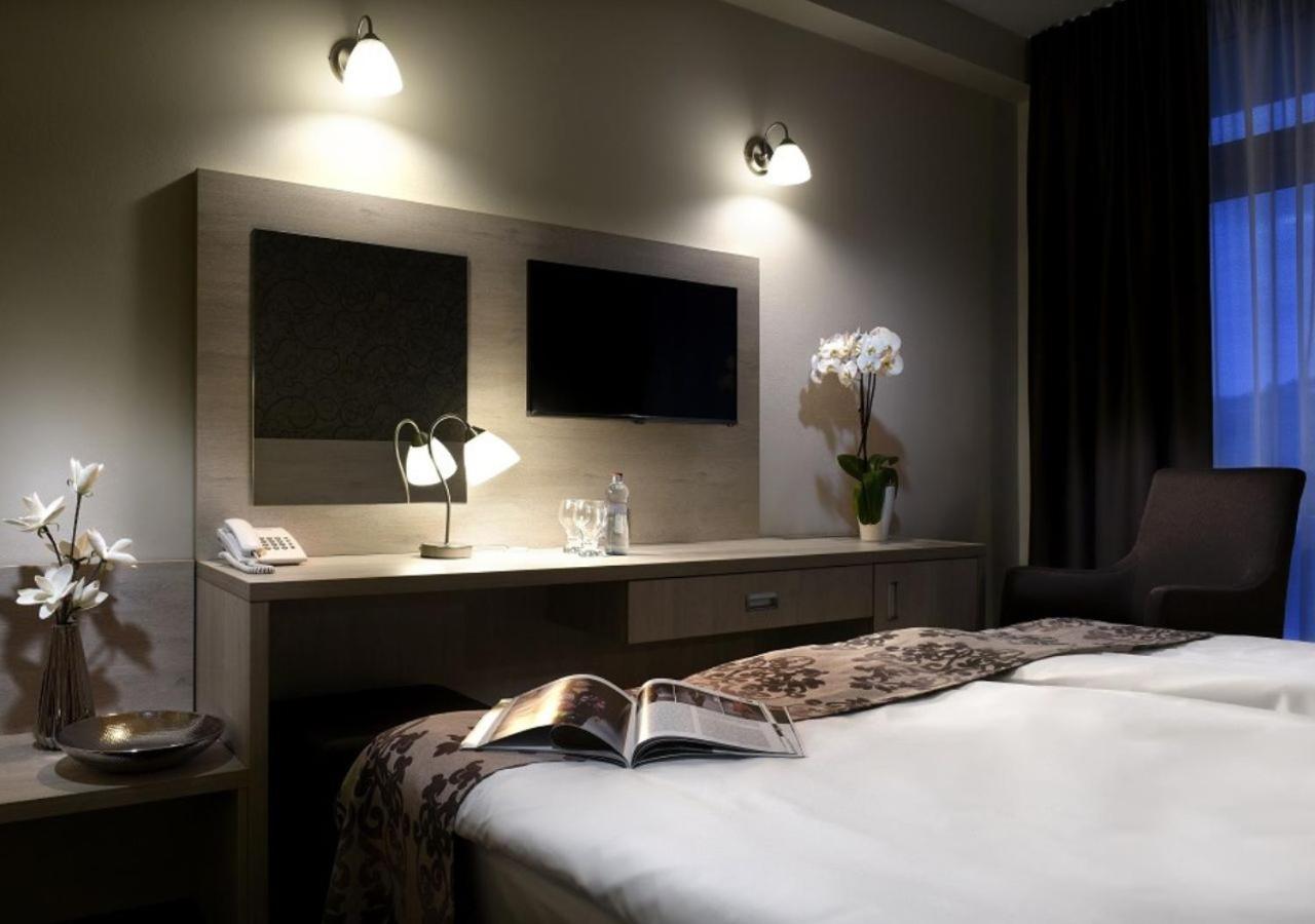 Hotel Magnolia Piest'any Exteriör bild