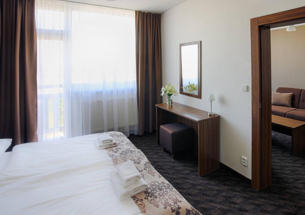 Hotel Magnolia Piest'any Exteriör bild
